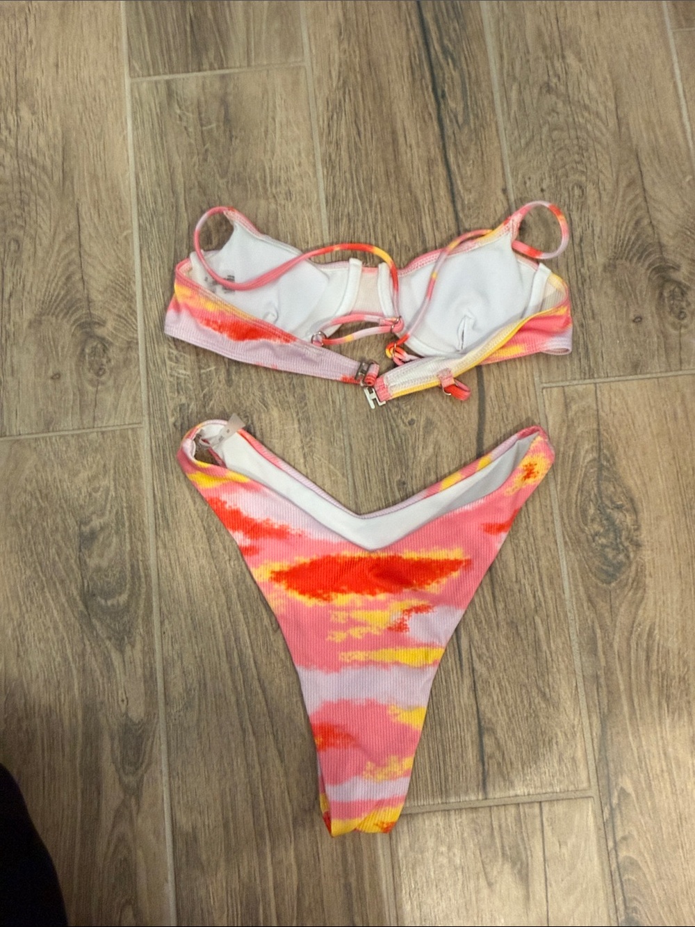 Bikini - Picture 2 of 2
